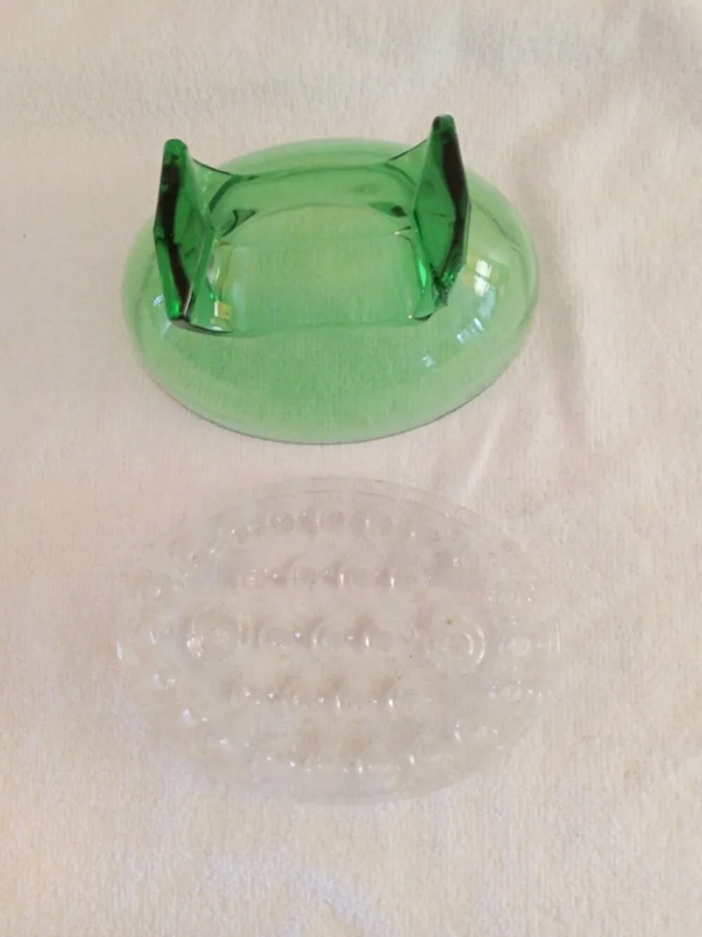 Vintage Martinsville Viking #1048 Oval Green Flower Frog